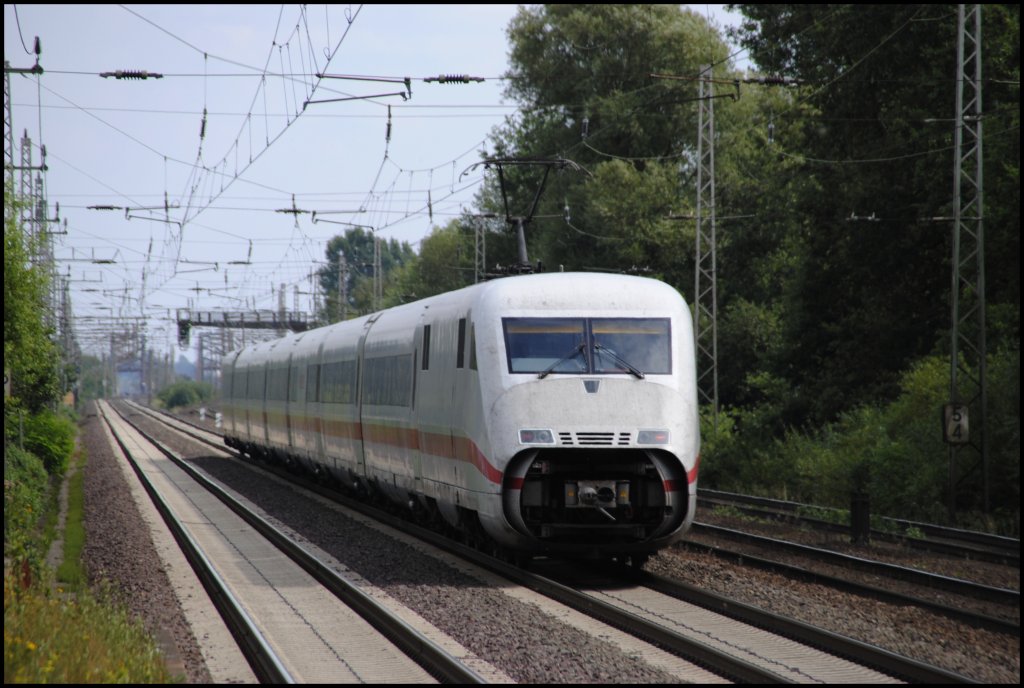ICE 2-Zug, mit offender Fressluke in Dedensen/Gmmer am 10.08.2010.