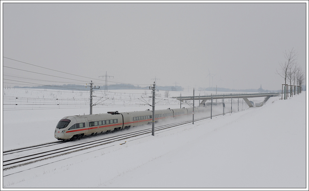 ICE 21 von Frankfurt(Main)Hbf nach Wien Westbahnhof am 23.2.2013 nchst Perschling aufgenommen.