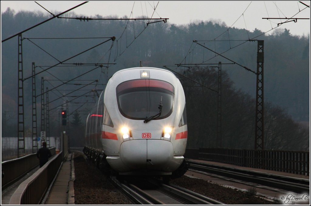 ICE 26 von Wien Westbahnhof nach Frankfurt am Main. (02.01.2011, Mariaorterbrcke)