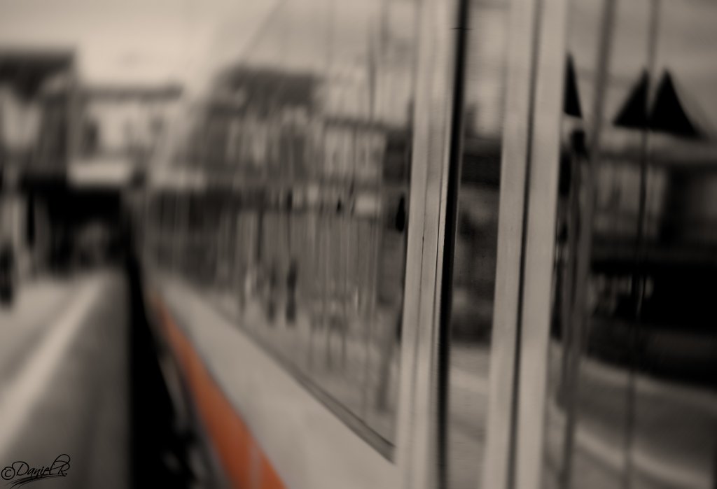 ICE 27 nach Wien Westbahnhof. Impression des Bahnbildertreffens. 
(Regensburg, 04.08.2012)