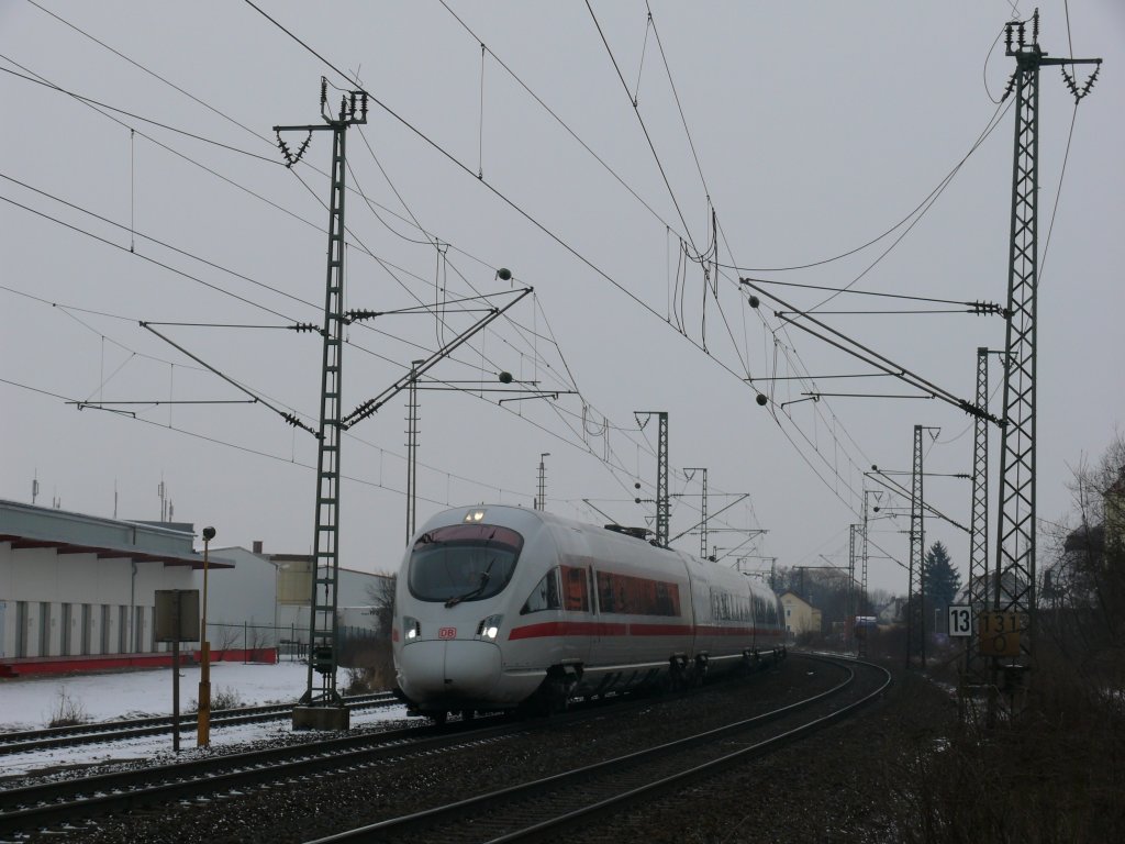 ICE 28 von Wien Westbahnhof nach Frankfurt mit ca. 10 minuten Versptung kurz nach Obertraubling, 9.1.2010