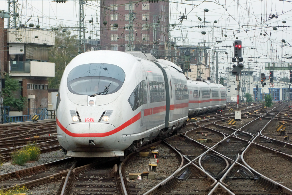 ICE 3 bei der Einfahrt in Kln 19.9.2010