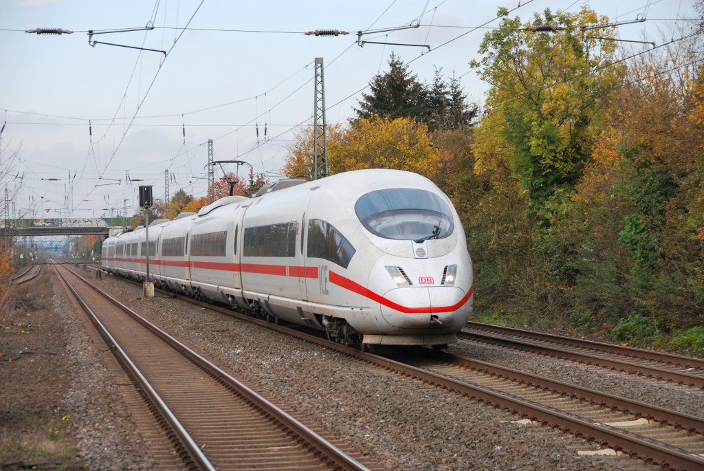 Ice 3 f�hrt am 2.November 2011 um 14:14 Uhr duech Duisburg Rahm.