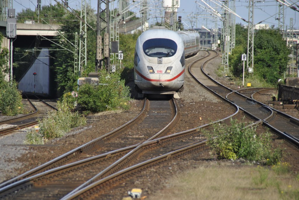 ICE 3 kurz vor der Durchfarht in Kln-Deutz am 02.08.2011