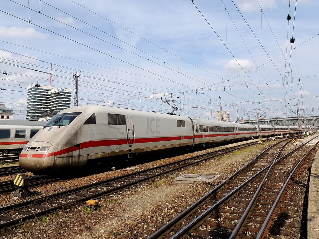 ICE 401070-8 verlsst als ICE528 Mnchen-Hbf; 130607