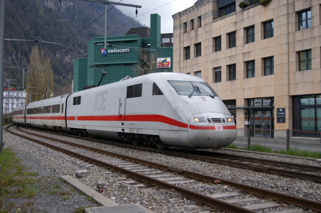 ICE 401573-1 zusammen mit dem ICE 401073-2 fahren am Bahnhof Interlaken West ein. Die Aufnahme stammt vom 13.04.2012.



