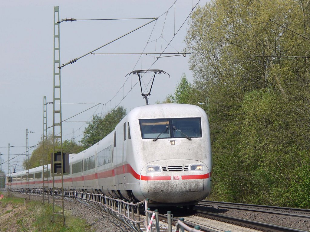 ICE 577 Hamburg-Altona - Stuttgart Hbf kurz vor Winsen (Luhe), 03.05.2012
