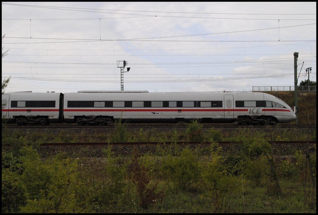 ICE  (605 516-3)TD, der DSB steht am roten Signal kurz vor Lehrte am 08.06.2010.
