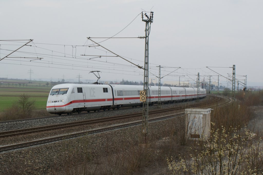 ICE 623 von Kln Hbf und ICE 1223 von Darmstadt Hbf bei Iphofen am 29.03.2012