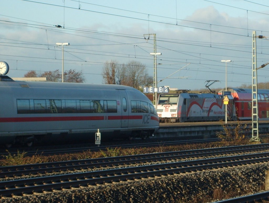 ICE 711 und RE (Stuttgart-Ulm 21) nach Stuttgart in Vaihingen/Enz. 26.11.09 