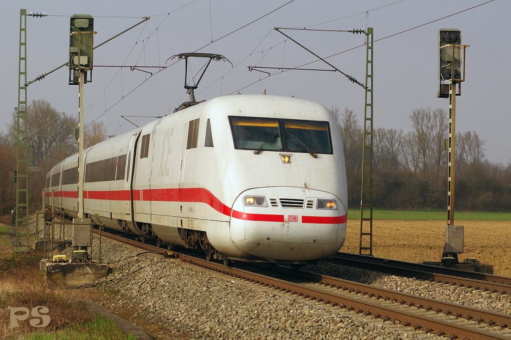 ICE 75 am 02.04.2013 bei Riegel