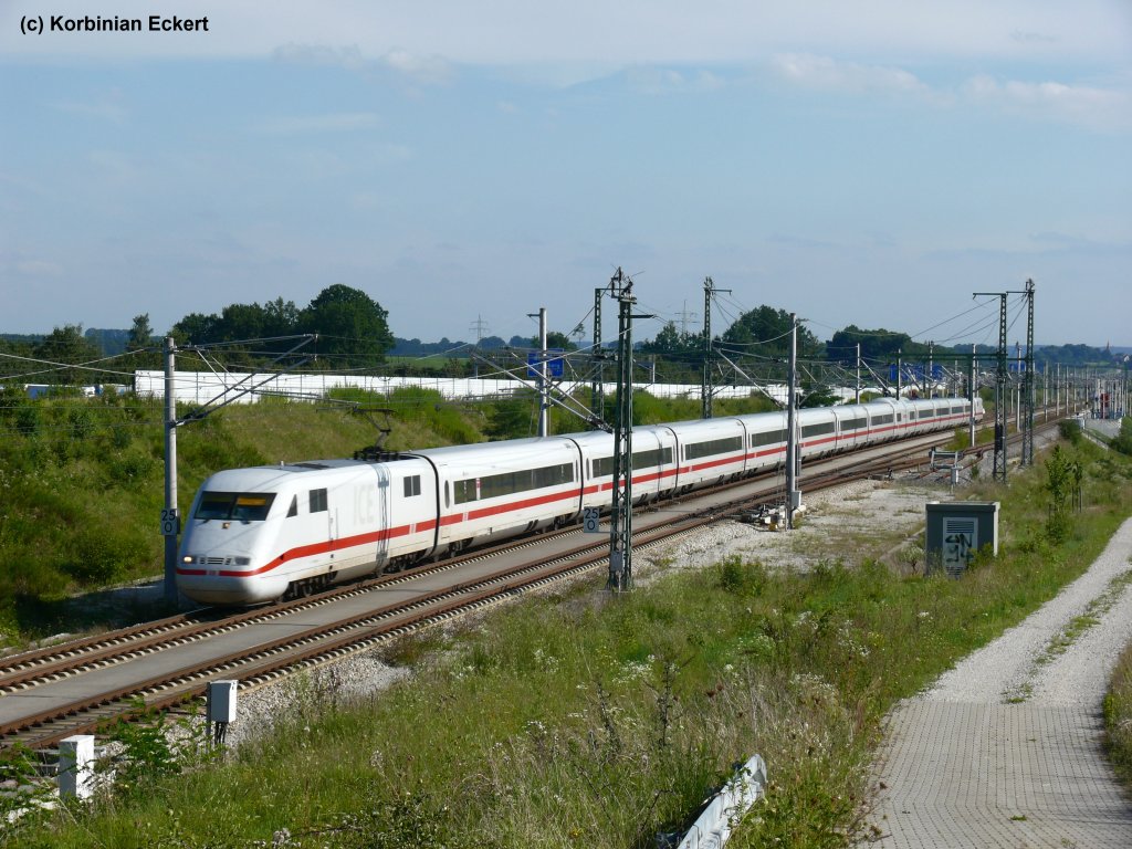 ICE 784 nach Hamburg Altona bei der Durchfahrt in Allersberg (Rothsee), 20.08.2010