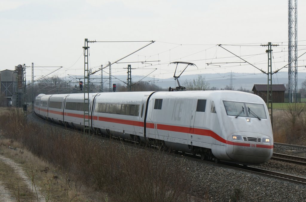ICE 880 nach Hamburg-Altona bei Iphofen am 29.03.2012