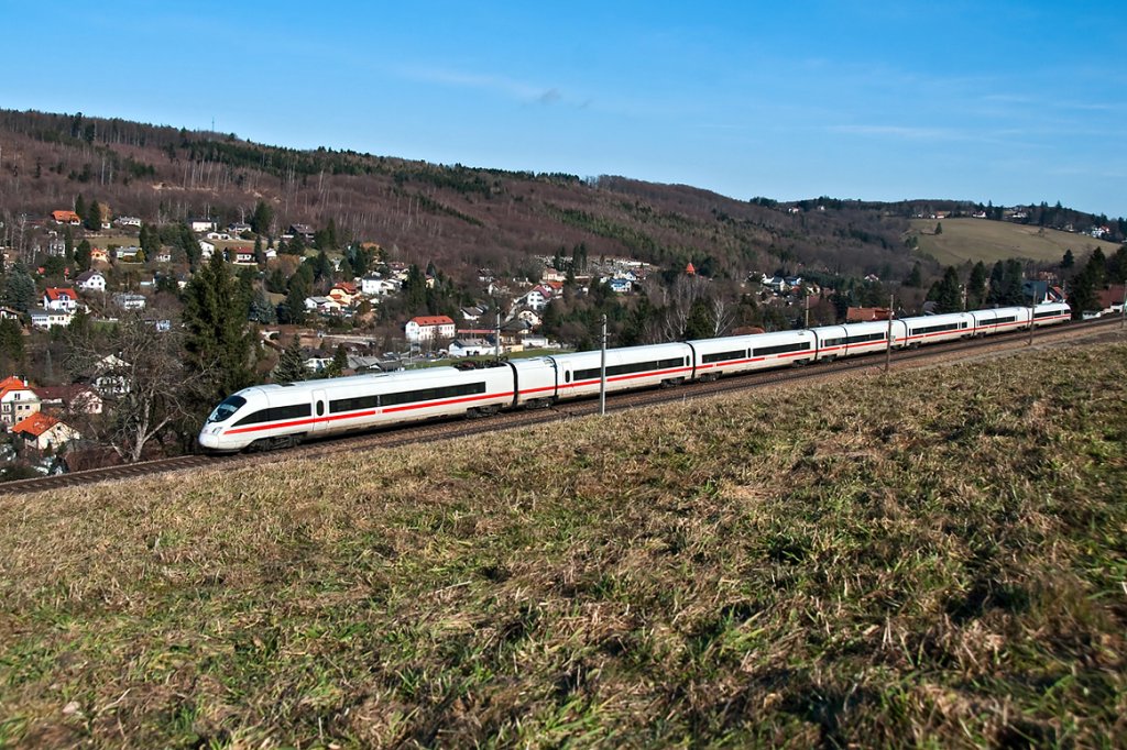ICE 90 ist von Wien Westbf. nach Hamburg-Altona unterwegs. Altlengbach, am 06.02.2011.