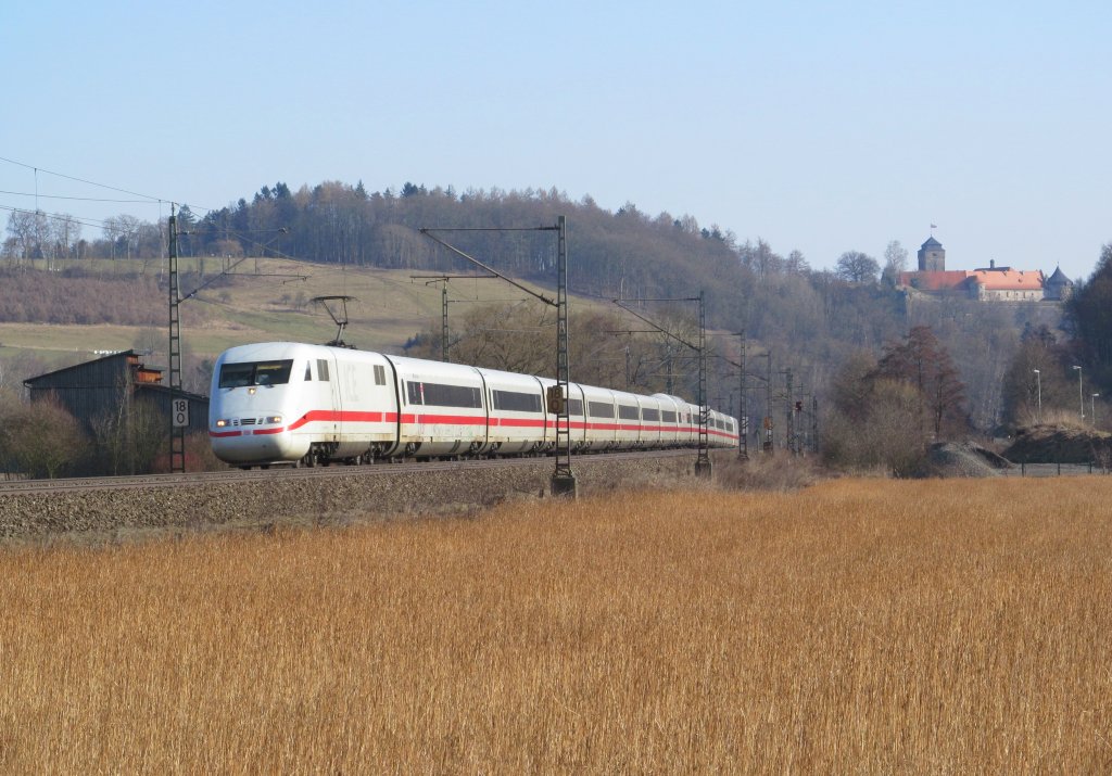ICE 906 nach Berlin ist am 22. Mrz 2013 bei Kronach unterwegs.