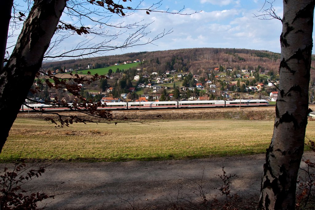 ICE 91 (Hamburg -  Wien), unterwegs im Wienerwald, bei Eichgraben. Die Aufnahme enstand am 28.03.2012.