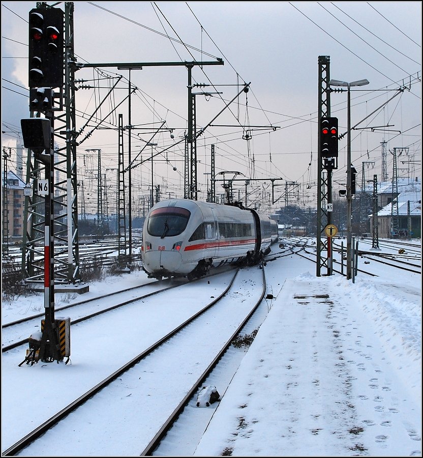 ICE Bamberg verlt Nrnberg. (Dez. 2009)
