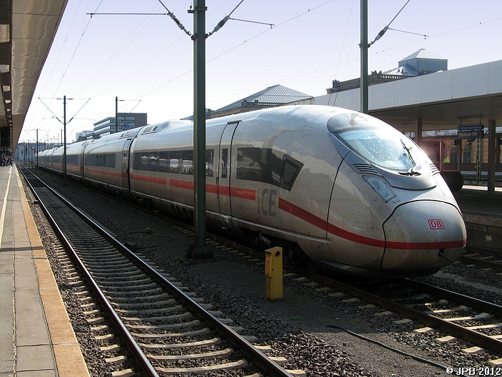 ICE der Baureihe 407 (Siemens Velaro D) in Hannover Hbf am 28.09.2011
