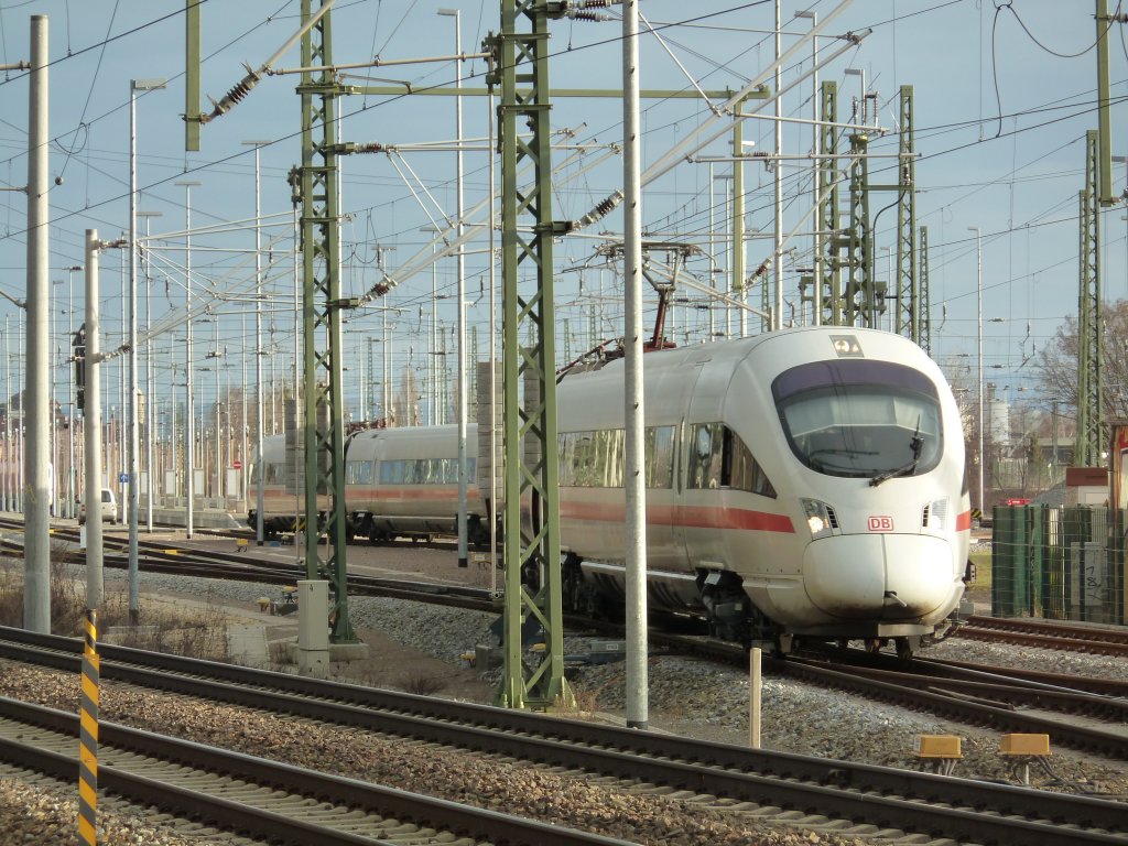 ICE bei der AUsfahrt der Reinigunsstation f�r ICE´s und IC´s in Dresden Reick.
5.2.11
