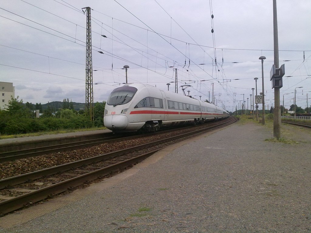 ICE bei der durchfahrt in Coswig in Richtung Frankfurt a. Main.
Coswig bei Dresden 18.7.10