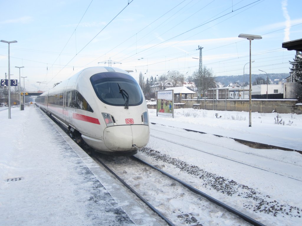 ICE bei der Durchfahrt in Forchheim (Oberfr.) am 29.12.10