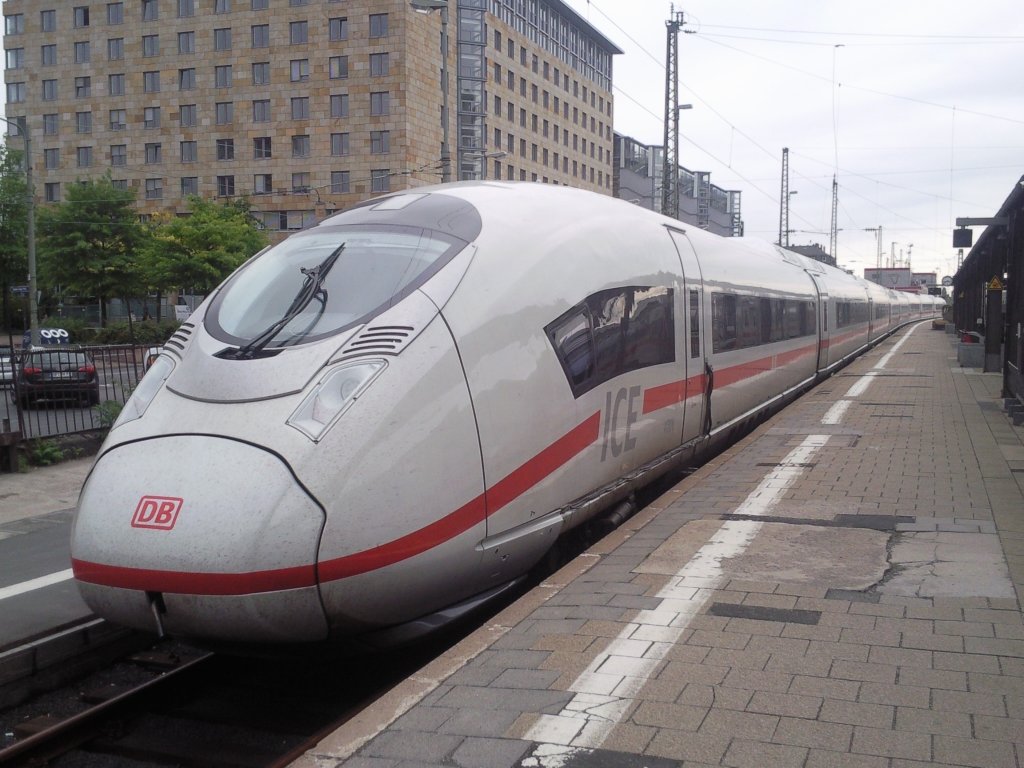 ICE der BR 407(Velaro D)am Gleis 1a des Frankfurter Hbf.Aufgenommen am 01.06.2011