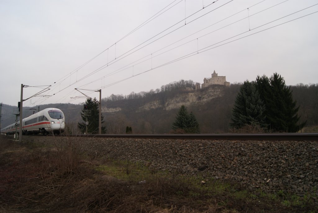 ICE  Coburg  im Saaletal an der Rudelsburg,nahe Bad Ksen,aus Richtung Naumburg kommend,14.02.2011