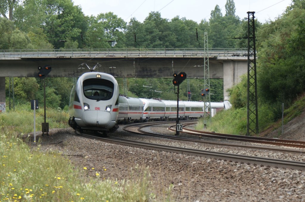 ICE-Doppeltraktion vorne 415 606-3 dahinter 411 013-6 Wiesbaden-Dresden kurz hinter Fulda am 01.08.2011
