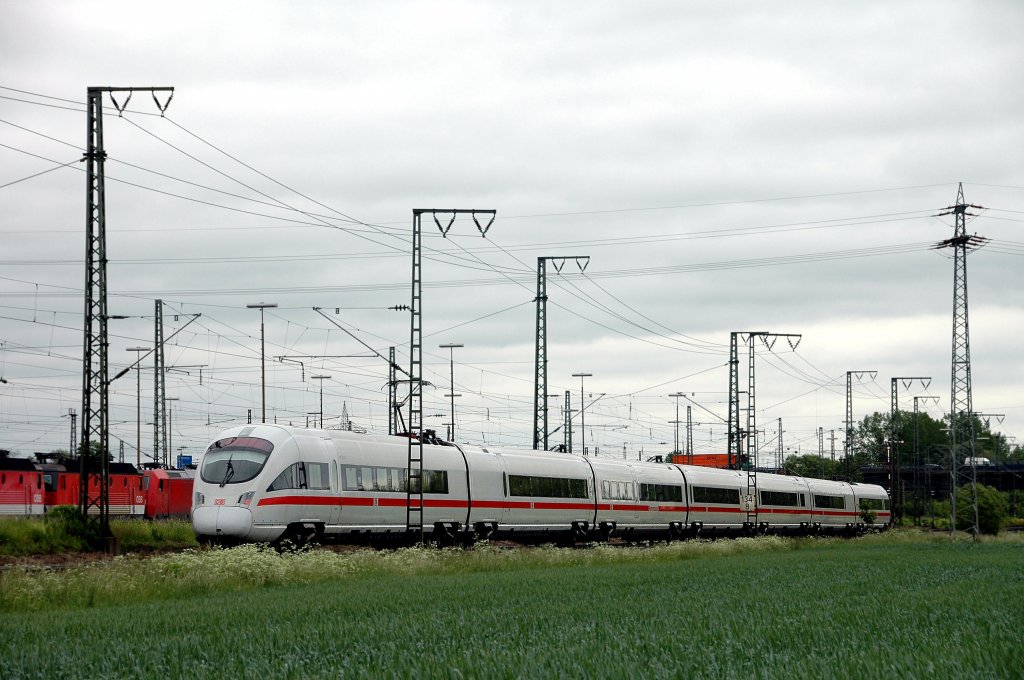 ICE von Dortmund Hbf nach Wien Westbahnhof am 02.06.2010 bei der Durchfahrt durch Regensburg Ost.