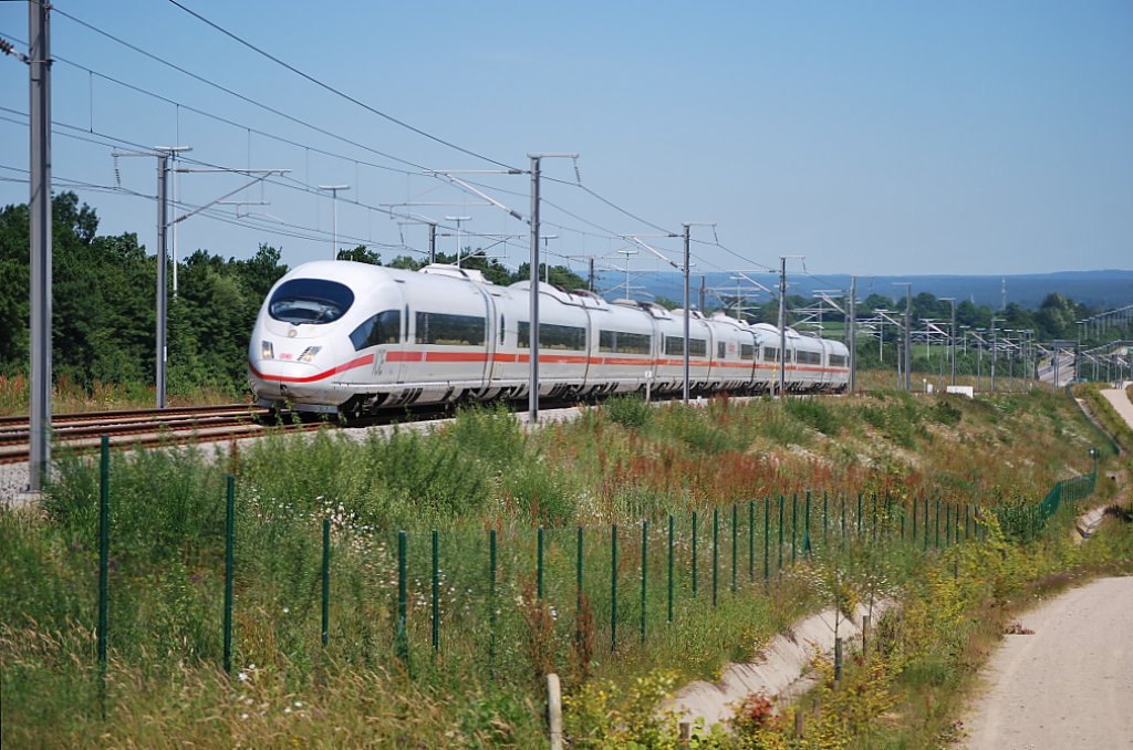 ICE Frankfurt-Brssel fhrt durch den Grnhaut bei Limbourg (Belgien); (Juni 2009, kurz nach Erffnung der neuen Schnellstrecke).