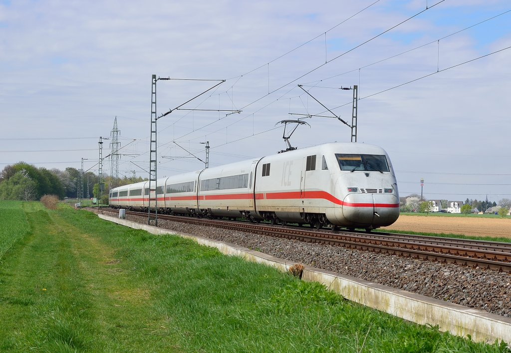 ICE II Ludwigslust in Richtung Rheydt �ber die Kbs 465 fahrend am Sonntag den 28.4.2013 bei Grevenbroich.