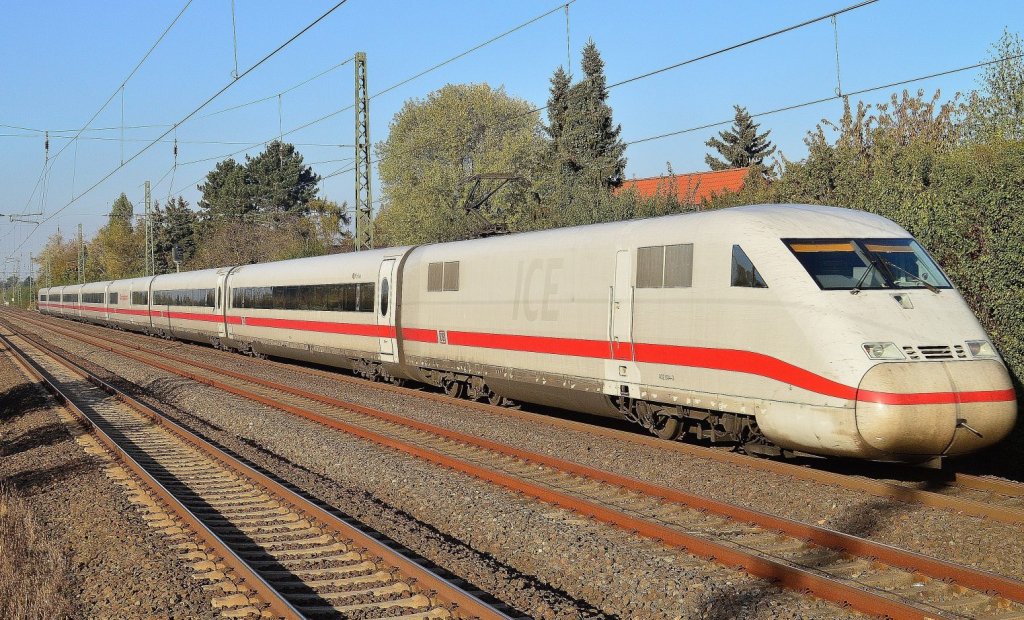 ICE II Minden 402 034-8 bei der Druchfahrt von Angermund. 28.10.2012