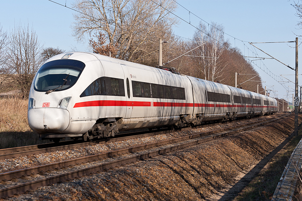ICE  Innsbruck  (411 057) f�hrt am 25.03.2012 bei Schmorkau in Richtung Leipzig.