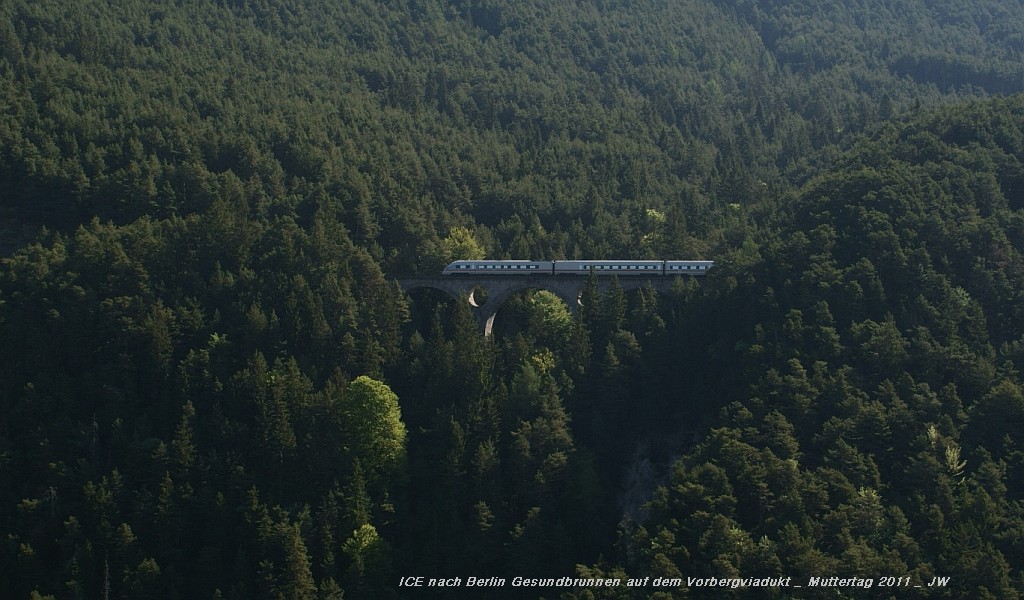 ICE passiert auf dem Weg nach Seefeld und in weiterer Folge nach Berlin den Vorbergviadukt. 8. Mai 2011 kHds