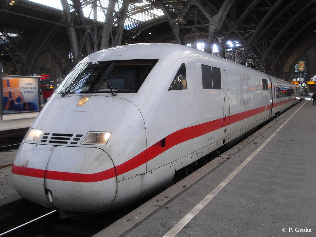 ICE S bzw. ICE R mit Triebkpfen 410 101-0 + 410 102-8 und einem Mittelwagen auf Mefahrt, fotografiert in Leipzig Hbf. am 07.02.2011
