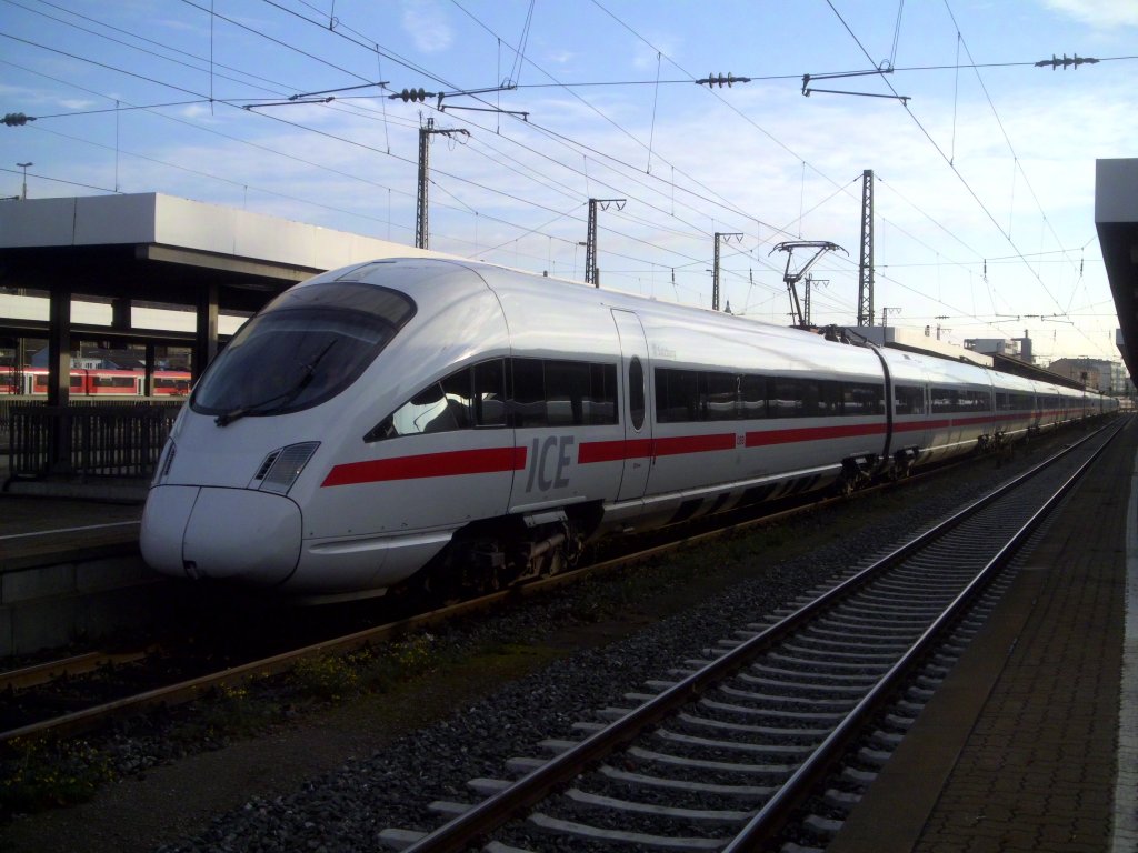 ICE-T 1191(Salzburg) der BB steht am 03.12.2011 im Bahnhof Wrzburg. 