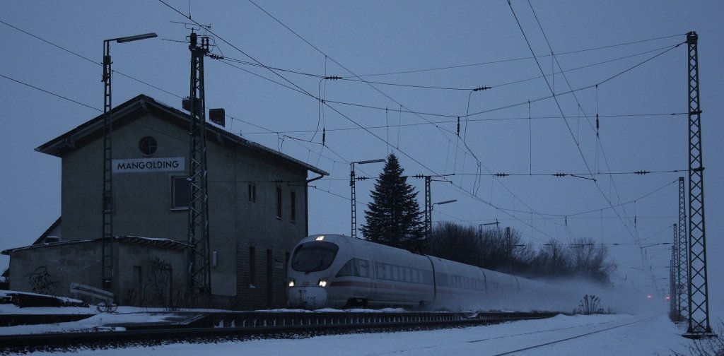 ICE-T 415 in Mangolding am 15.12.2010.