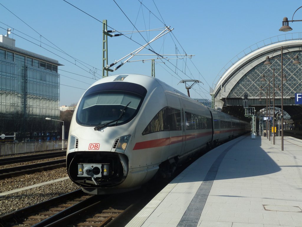ICE T bei der Ausfahrt aus dem Dresdner Hauptbahnhof in Richtung Dresden Reick.
02.03.11