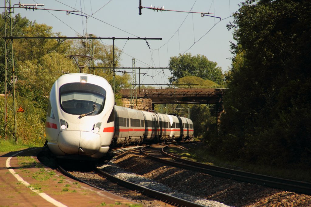 ICE T bei der Durchfahrt des Bahnhof Michelau am 20.08.2011.