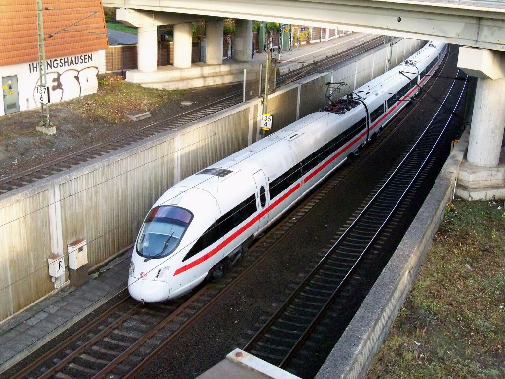 ICE T in Fuldatal-Ihringshausen (links sieht man Gleis 1 des Haltepunktes) kurz vor Kassel am 5.11.2011.