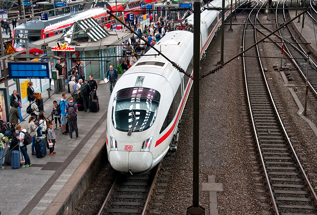 ICE-T im Hauptbahnhof Hamburg - 14.07.2013