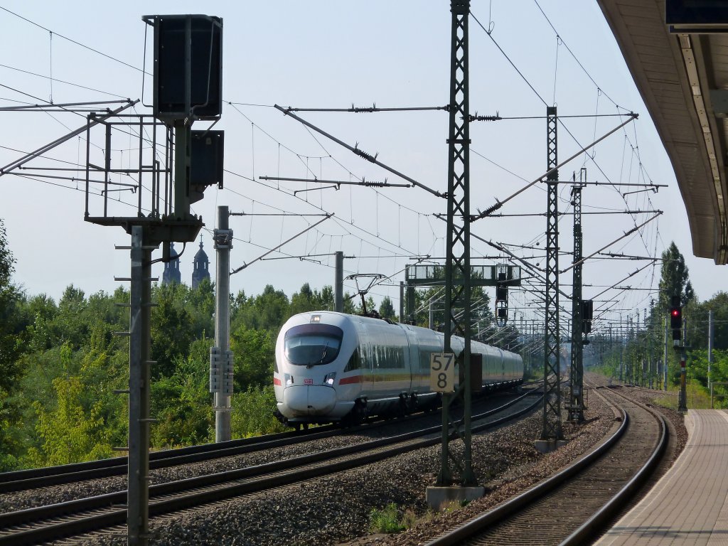 ICE-T kurz vor der Einfahrt in den Aufbereitungs Bahnhof  in Dresden Reick.
24.08.11