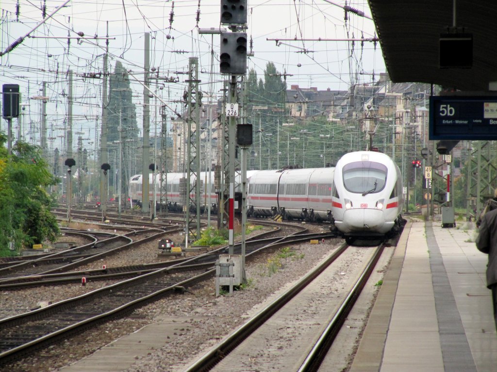 ICE T nach Berlin bei der Einfahrt in den Hbf. Mainz am 07.10.2010. Zugteilung in Leipzig Hbf. - leider ohne Anzeige auf den Tafeln und somit f. Bahnreisende nicht sichtbar.