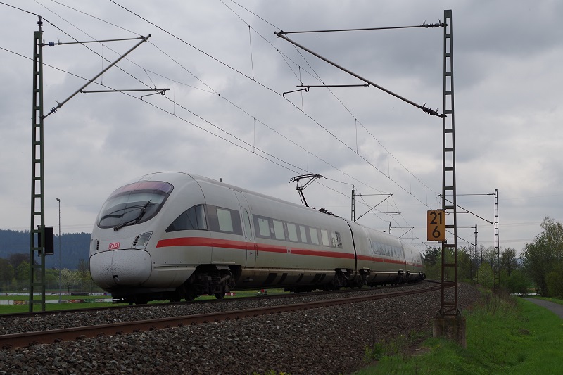 ICE-T Vaihingen an der Enz ist am 03.05.2013 bei Halach bei Kronach unterwegs. 