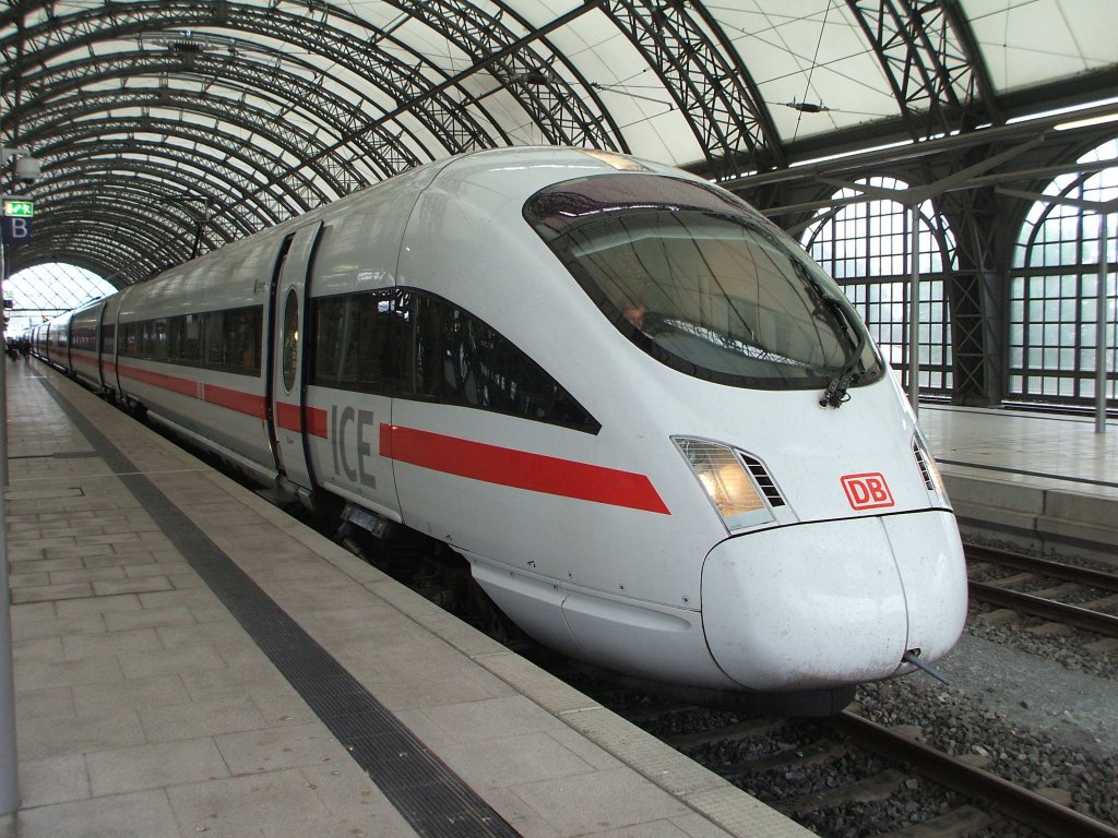 ICE-T Jena  steht am 18.09.11 in Dresden Hbf zur Fahrt nach Wiesbaden Hbf
bereit seine Fahrt fhrt ihn ber Leipzig Hbf,Erfurt Hbf,Fulda,Frankfurt(M)Hbf.