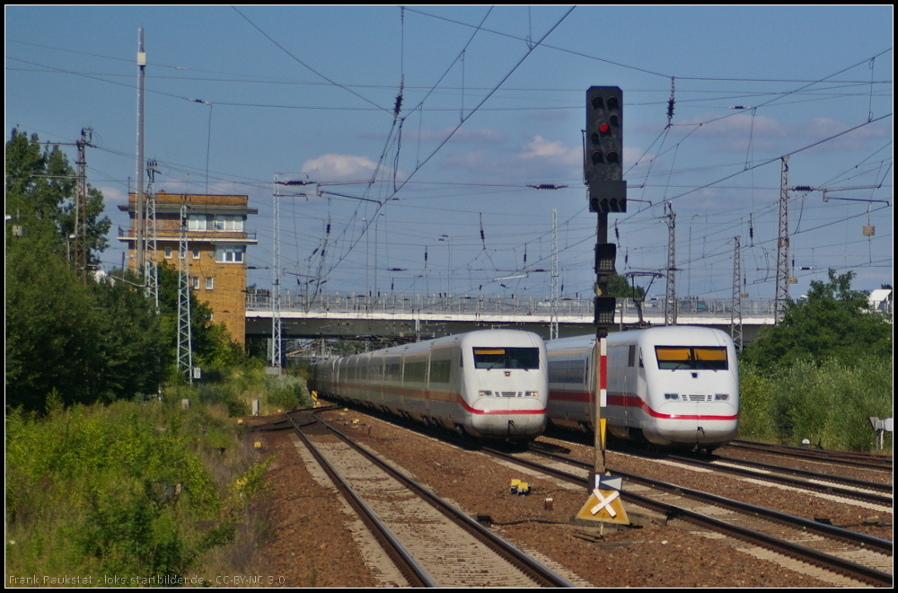 ICE-Treffen: rechts 402 044 + 402 035 und links 402 029 + 402 008 am 07.07.2013 in Berlin Sch�nefeld Flughafen