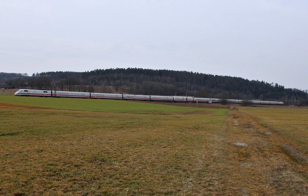 ICE Triebzug unterwegs in Richtung Norden am 07.03.12 bei Fulda