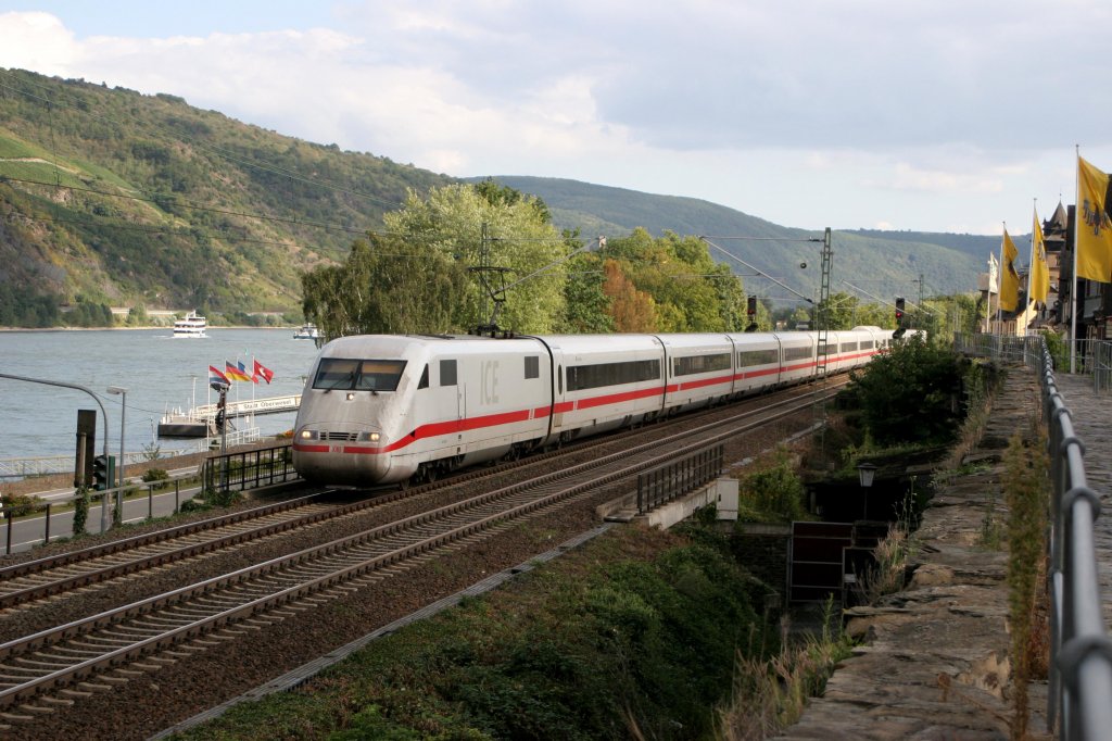 ICE unterwegs bei Oberwesel am 01.09.2012