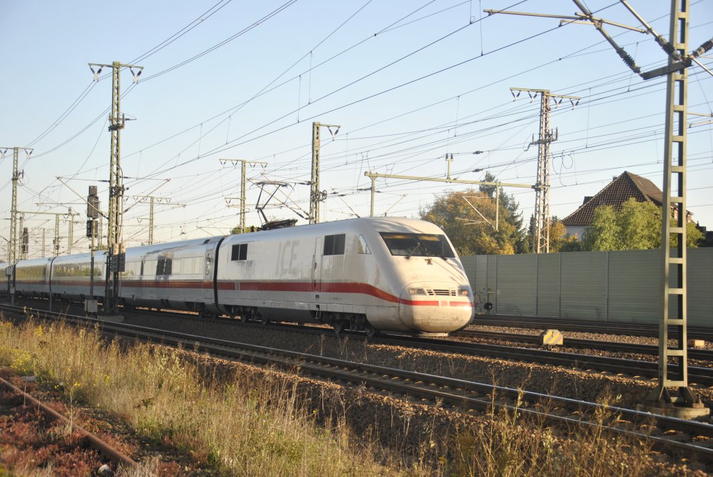 ICE-Zug, f�hrt am 09.10.2010in Lehrte ein.