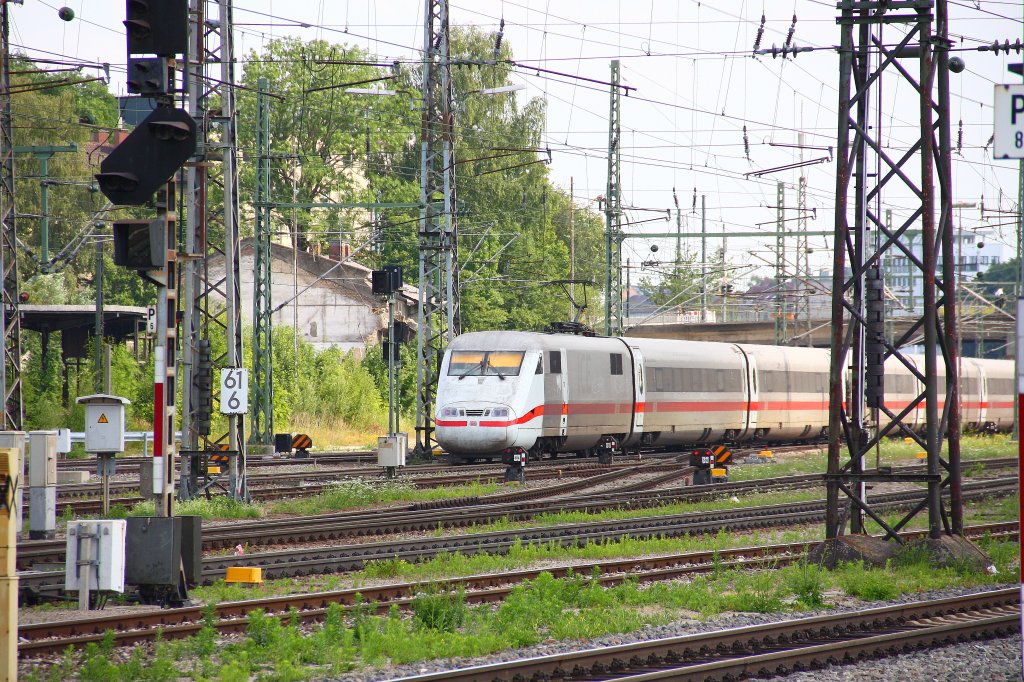 ICE1 mit usserst sparsamer  Teilreinigung . Hat die DB kein Geld mehr, um ihre Zge zu waschen??? - Augsburg Hbf - 20/07/2013